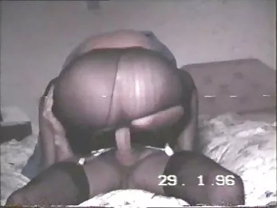 என் மலக்குடலுக்கு சிவப்பு டில்டோ