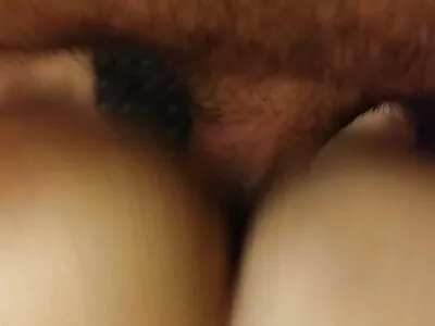 ரெட்ஹெட் டாட்டூ ஸ்லட் டிக் உறிஞ்சுகிறது