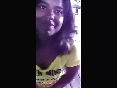 என் குட்டிக்கு ஒரு புதிய பொம்மை இருக்கிறது