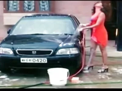 தரையில் ஒரு சூடான காதலி இருந்து Blowjob